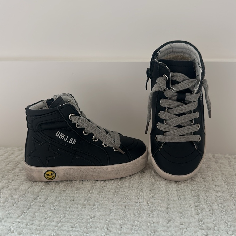 Star sneakers for toddlers